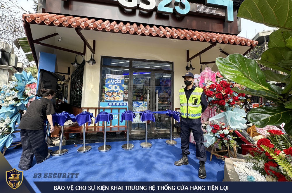 Bao-ve-su-kien-khai-truong-he-thong-cua-hang-tien-loi