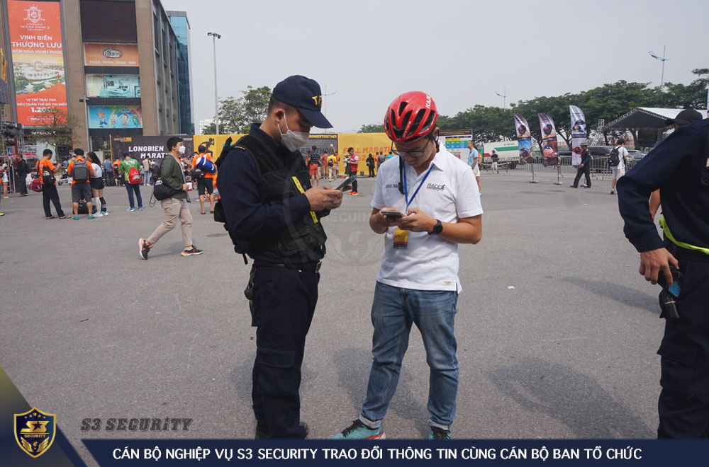 can-bo-nghiep-vu-s3-security-trao-doi-thong-tin-cung-btc